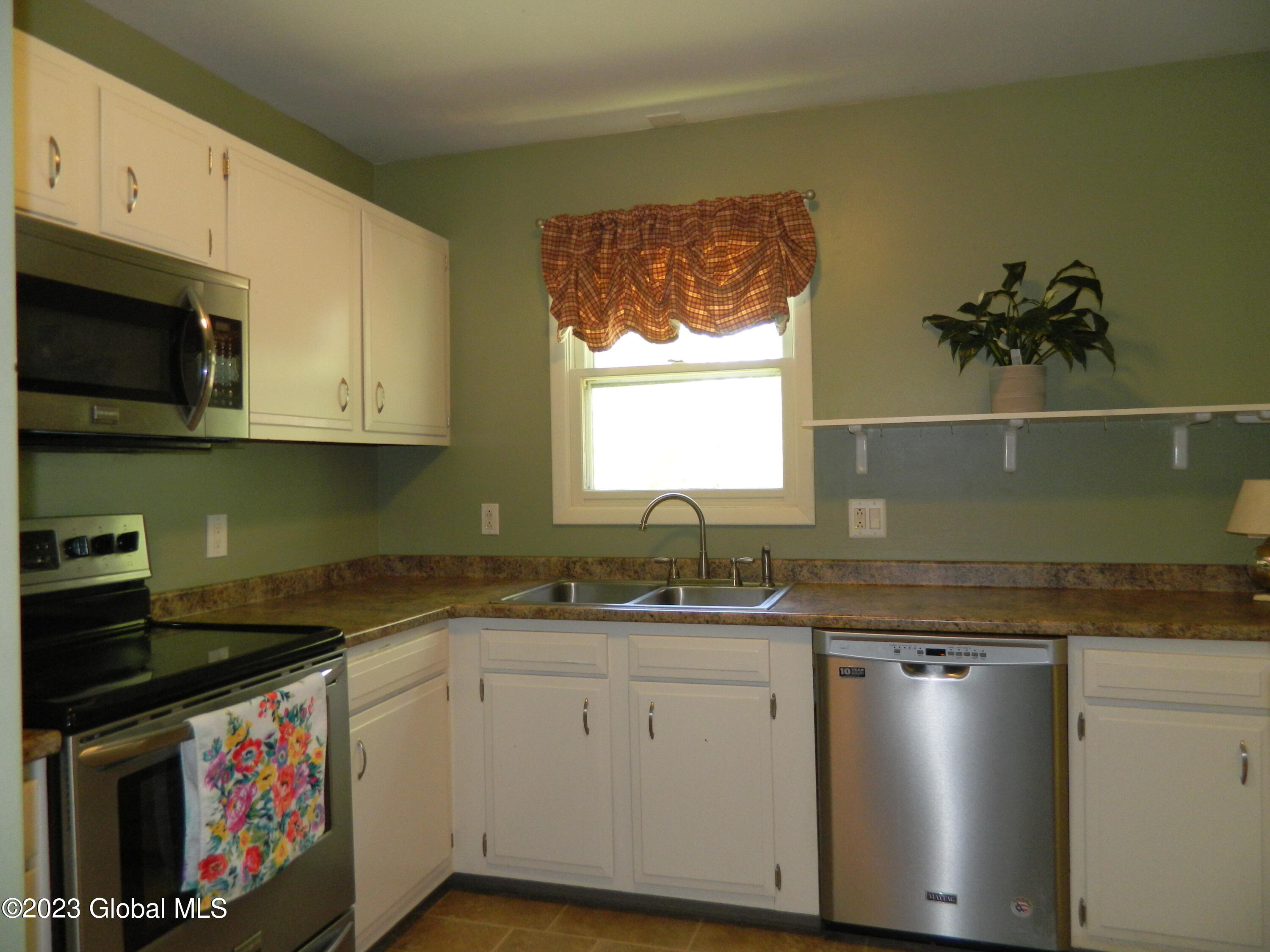 7 Alpine Street Rensselaer, NY 12144 - Photo 8 of 26 Kitchen