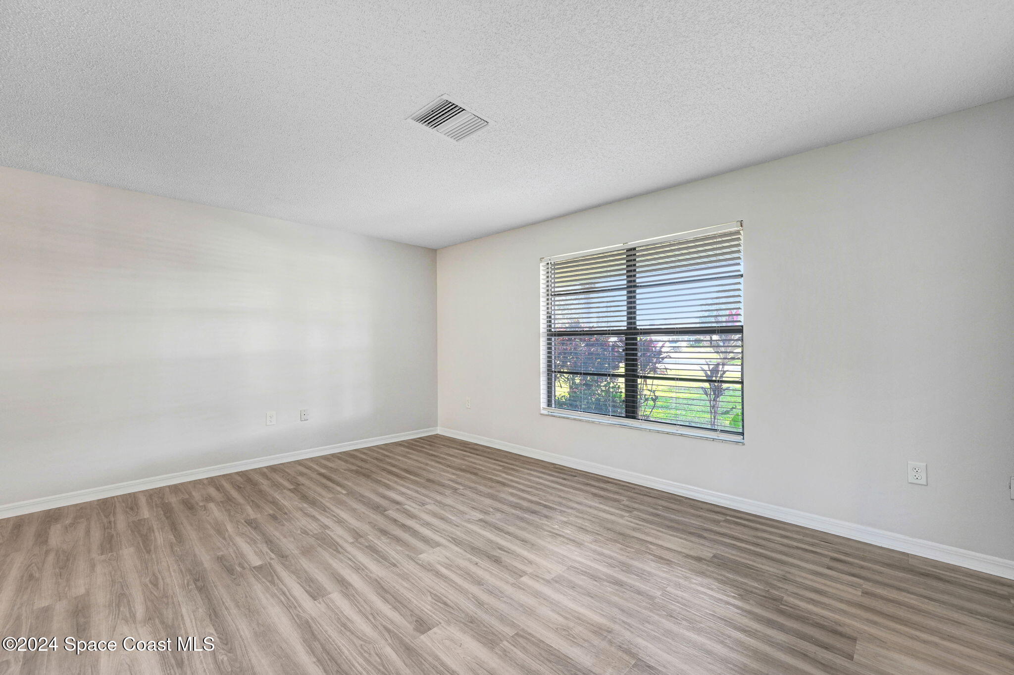 281 Sandy Run Melbourne, FL 32940 - Photo 6 of 69 40-web-or-mls-DSC_0393