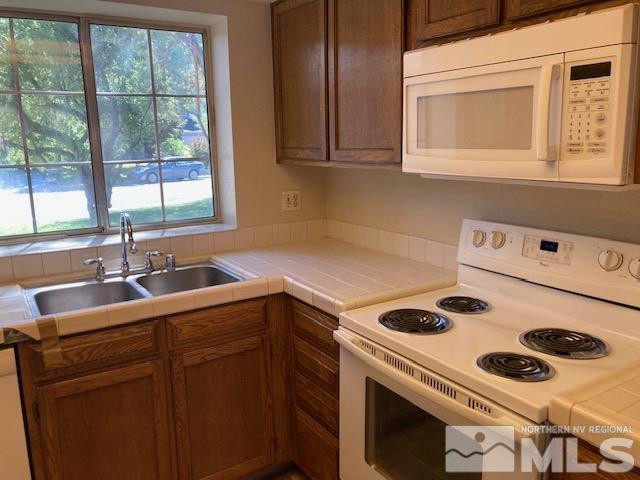 2771 Randolph Drive Reno, NV 89502 - Photo 3 of 16 Photo 3