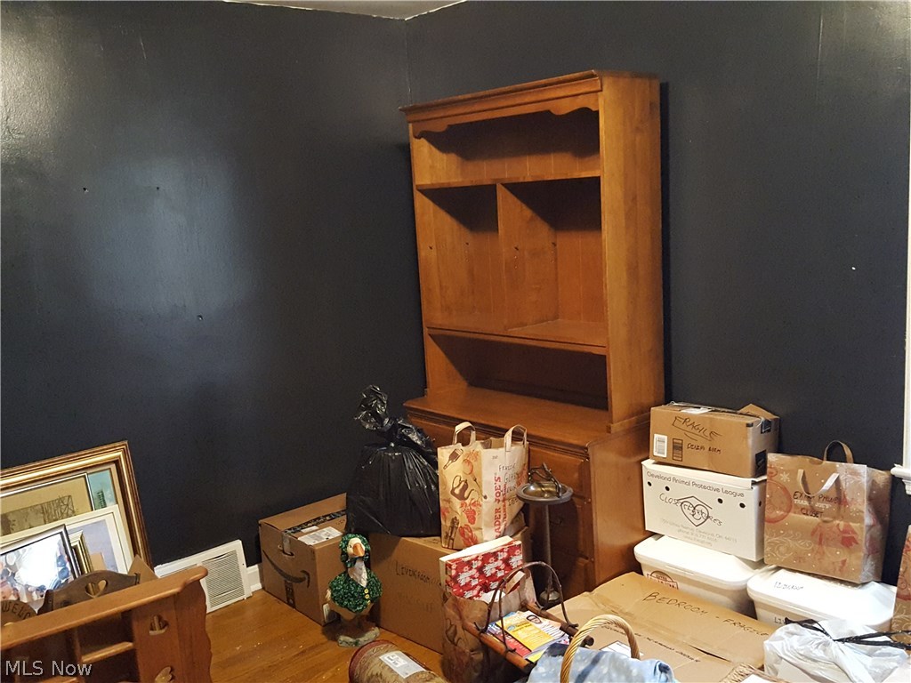 1384 South Green Road Cleveland, OH 44121 - Photo 8 of 11 Gallery Image 8