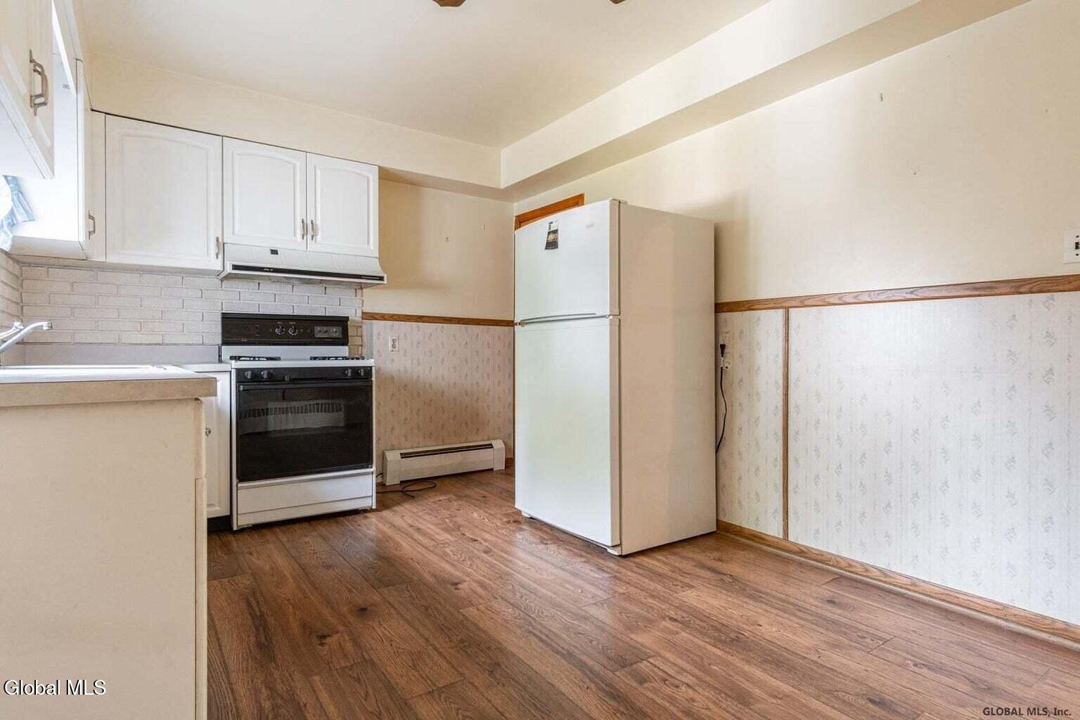 2151 Lenox Road Schenectady, NY 12308 - Photo 12 of 33 12