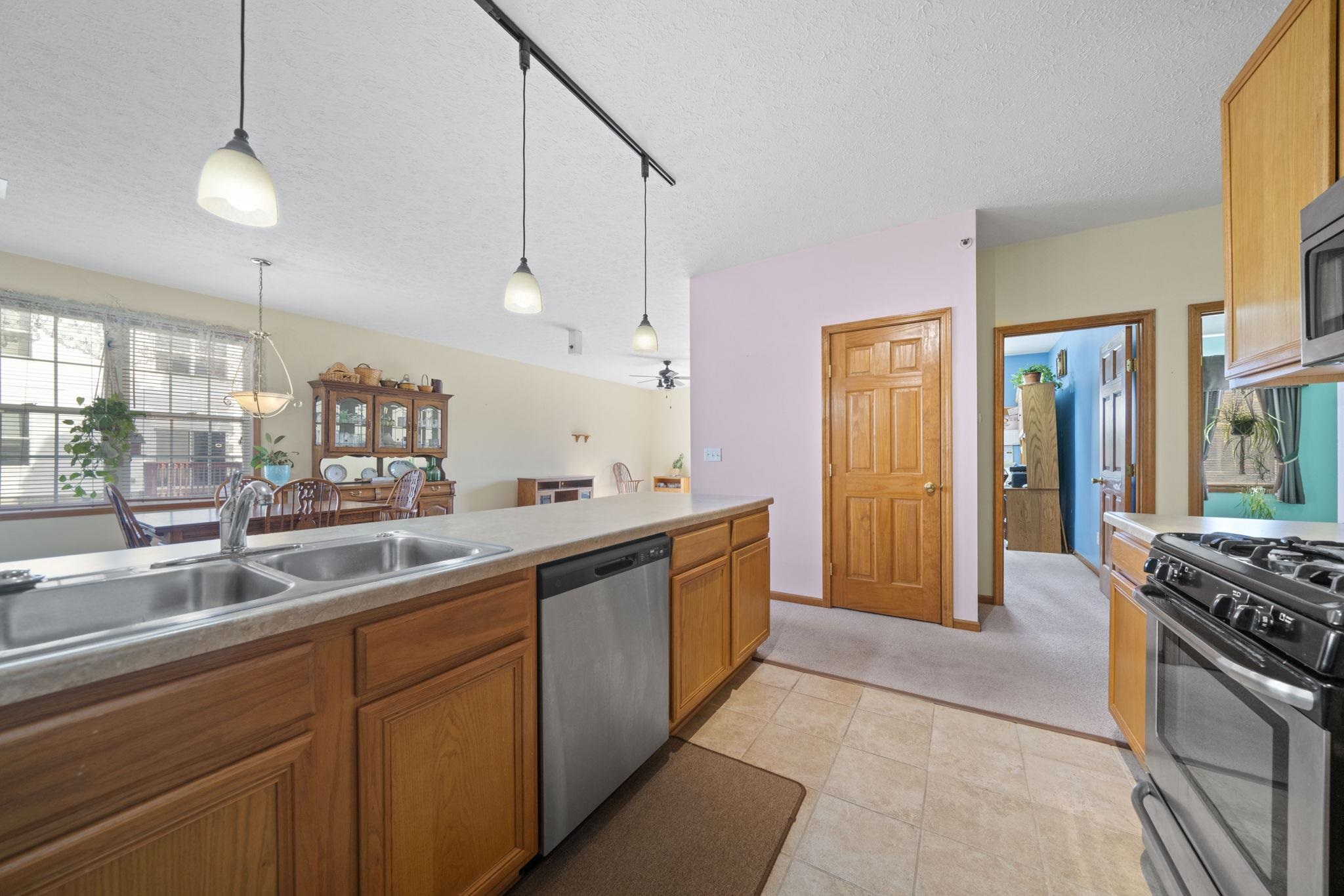 410 Pine White Road, Unit 102B Roscoe, IL 61073 - Photo 13 of 25