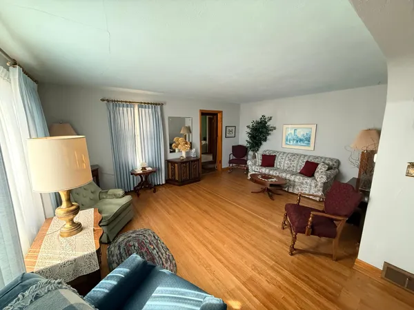 $95,000 | 721 7th Street, Walnut Grove, MN 56180