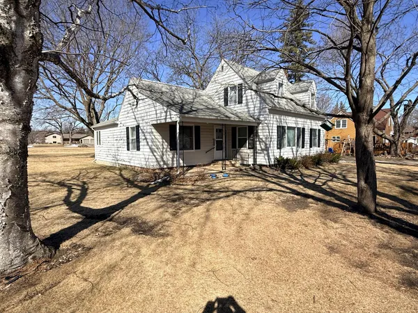 $95,000 | 721 7th Street, Walnut Grove, MN 56180