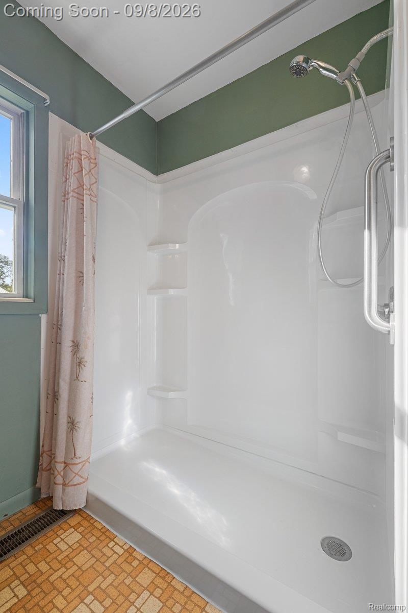 5210 Pinckney Road Howell, MI 48843 - Photo 10 of 24 Step in Shower
