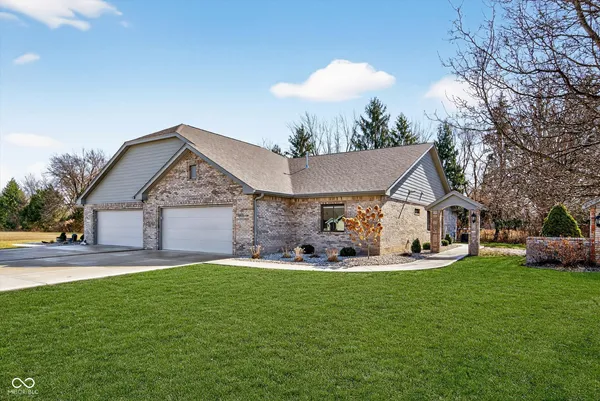 $359,900 | 2327 Mimosa Lane, Anderson, IN 46011