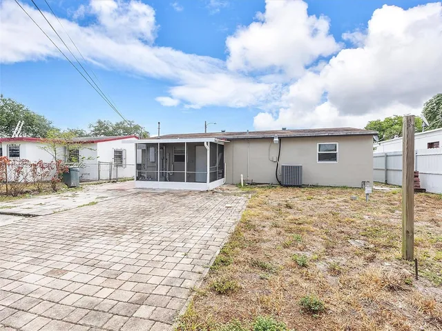 a front view of house with yard