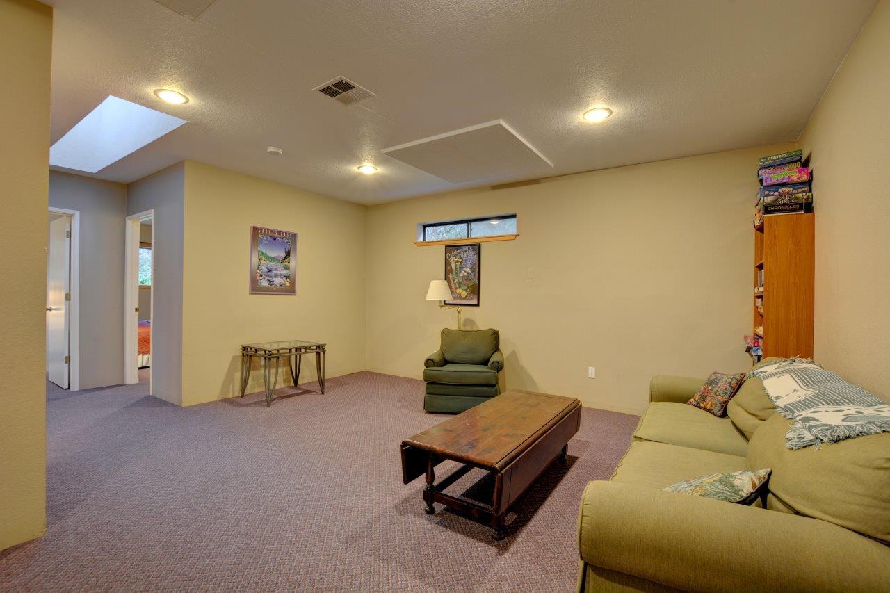 10470 Galice Road Merlin, OR 97532 - Photo 23 of 48 Spacious room creates an extra space for comfortable living