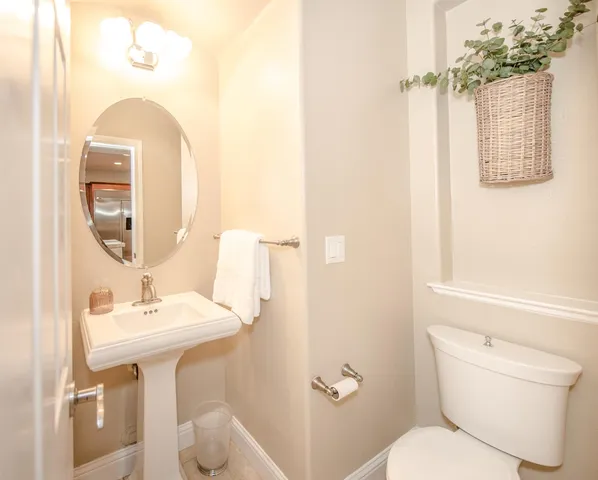 $989,900 | 33462 Canvas Back Street, Woodland, CA 95695