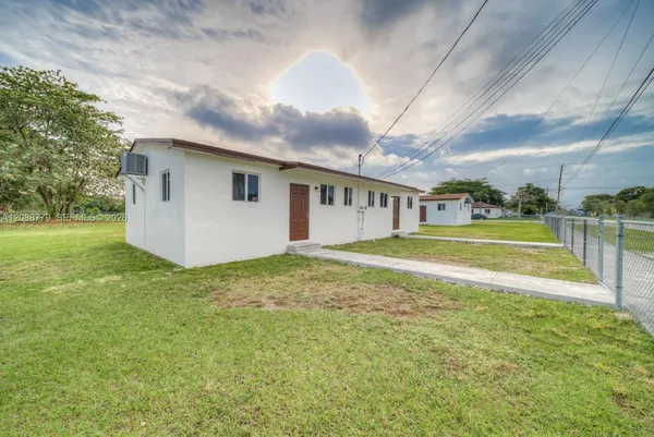 $1,950 | 17727 Southwest 103rd Avenue, Unit 17727, Miami, FL 33157