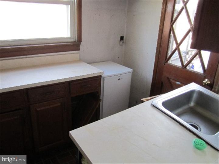 537 Timberlake Road Upper Darby, PA 19082 - Photo 4 of 12
