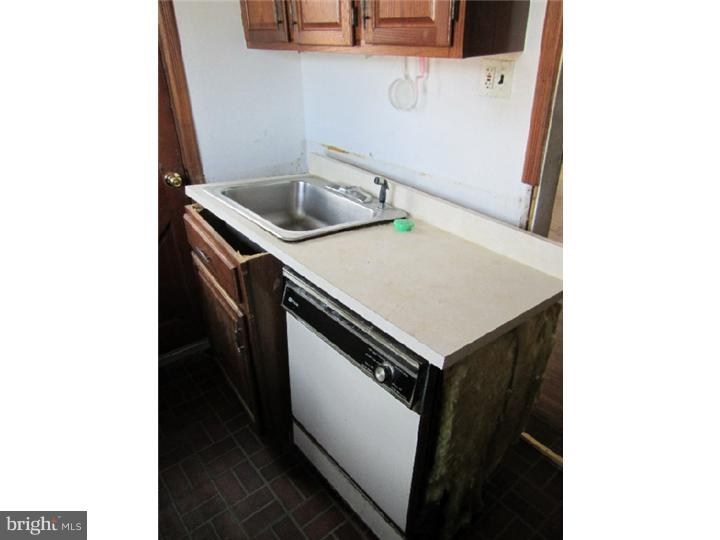 537 Timberlake Road Upper Darby, PA 19082 - Photo 6 of 12