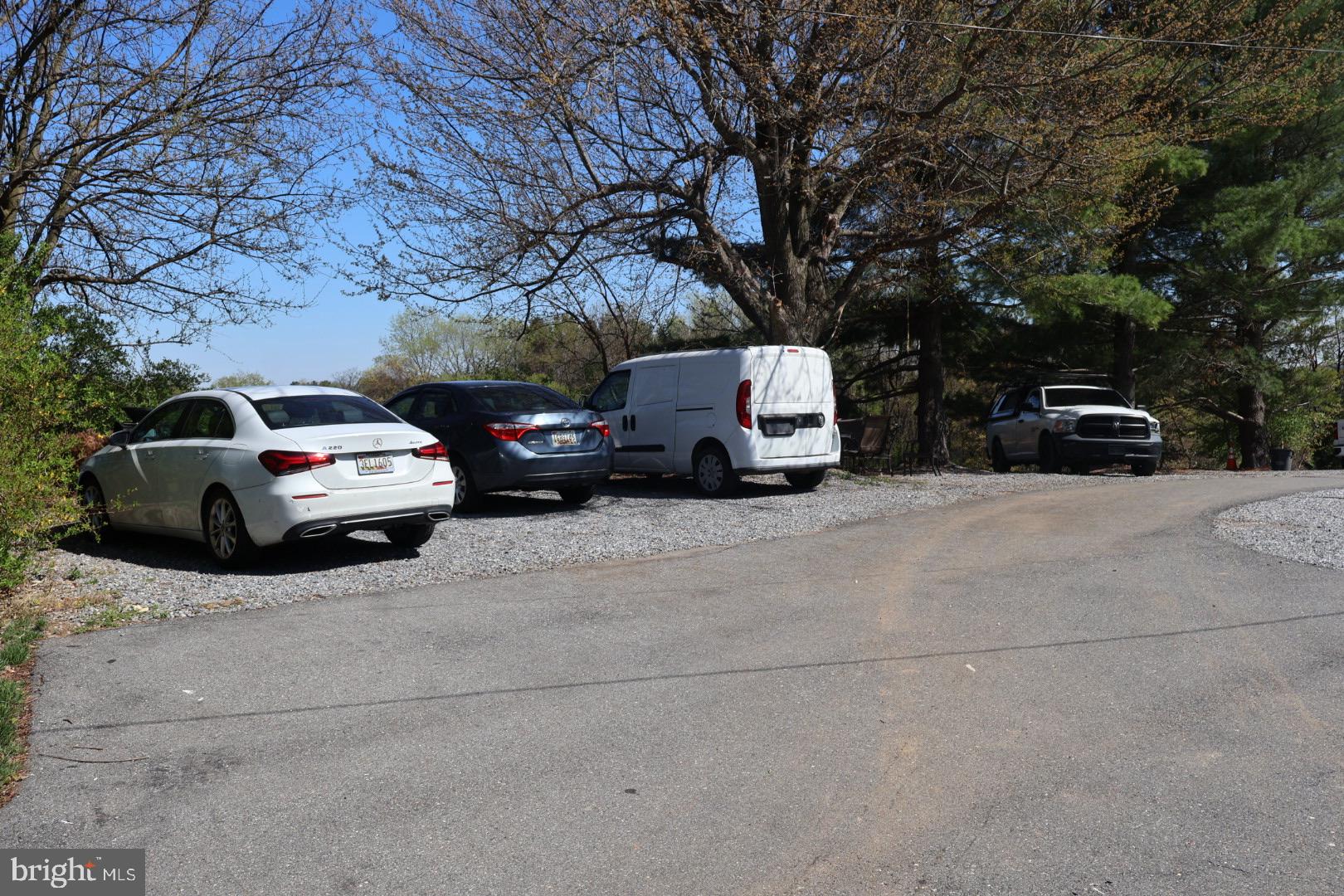 10500 Moxley Road Damascus, MD 20872 - Photo 4 of 35 Plently of parking space.