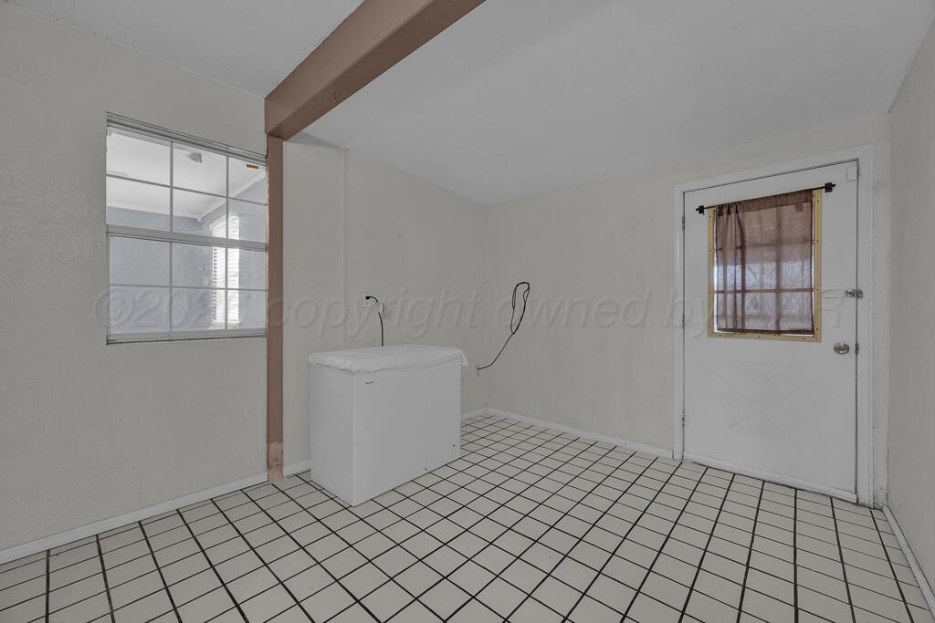 2106 South Cleveland Street Amarillo, TX 79103 - Photo 23 of 26 a view of an empty room and window