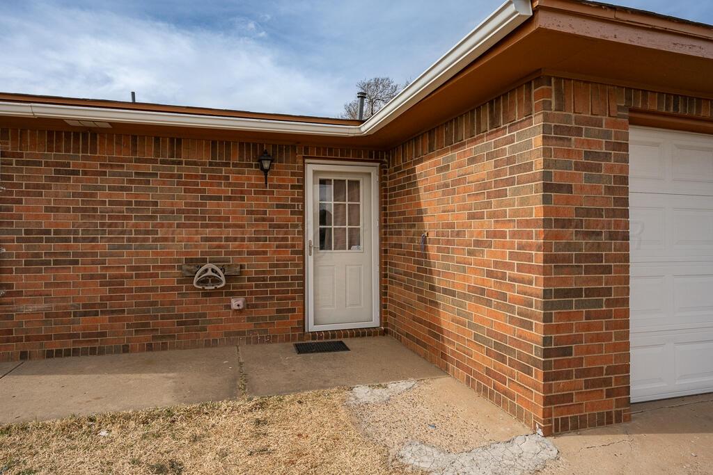 2106 South Cleveland Street Amarillo, TX 79103 - Photo 4 of 26 a view of door