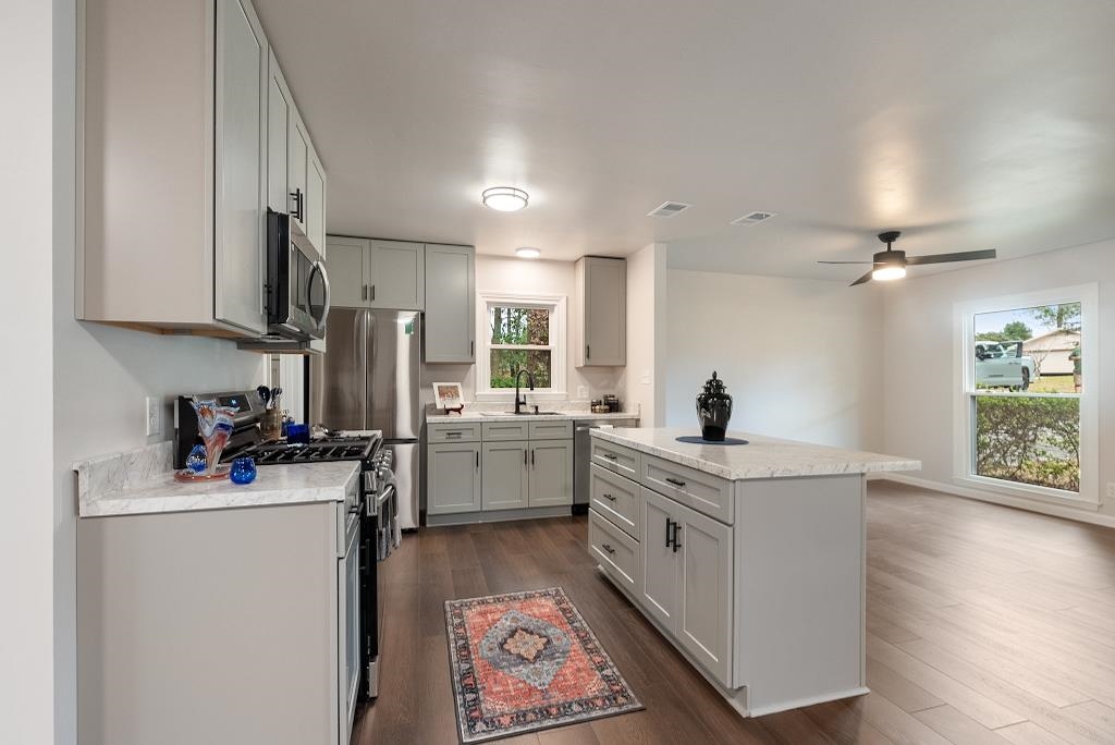 554 Stuart Street Daphne, AL 36526 - Photo 39 of 49 Kitchen