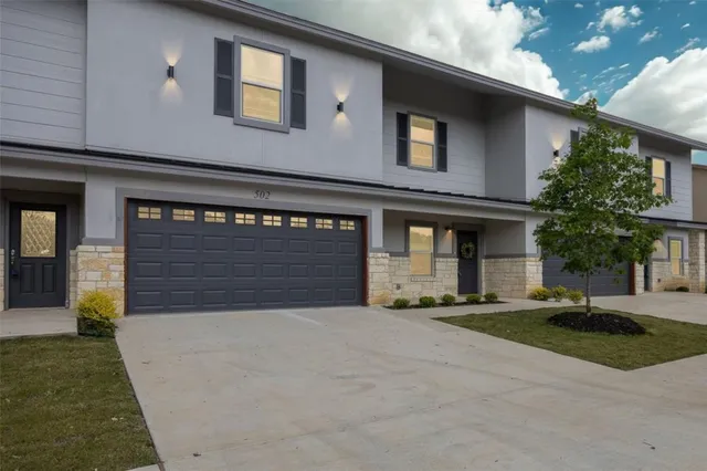 $2,100 | 2105 Tiger Trail, Unit 502, Round Rock, TX 78664