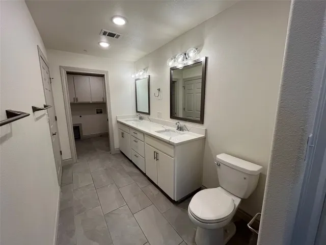 $2,100 | 2105 Tiger Trail, Unit 502, Round Rock, TX 78664
