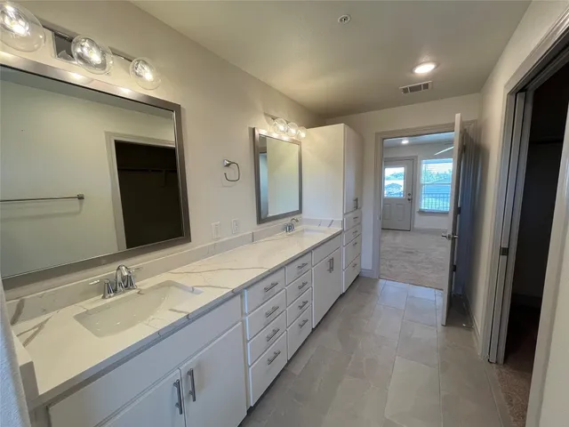 $2,100 | 2105 Tiger Trail, Unit 502, Round Rock, TX 78664