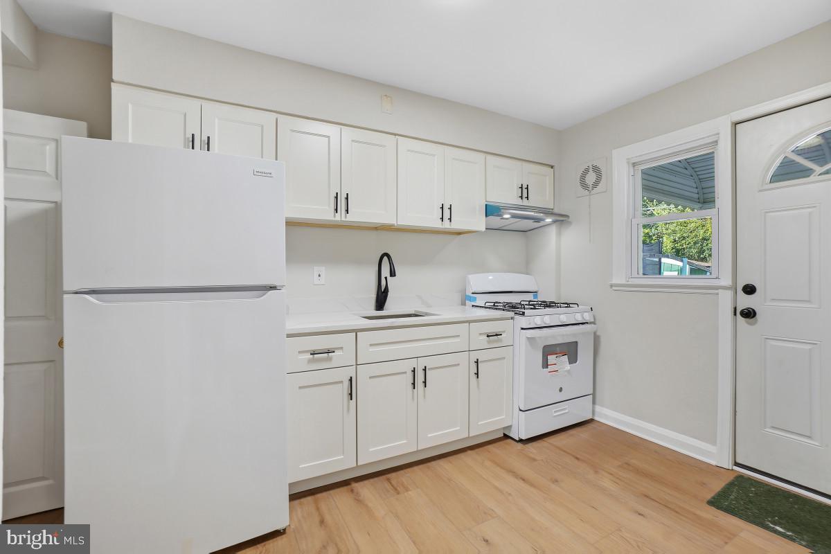 162 Cherrydell Road Baltimore, MD 21228 - Photo 10 of 31 Bright and inviting kitchen space.