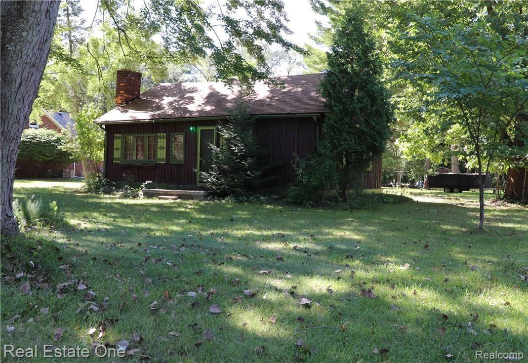 21903 Berg Road Southfield, MI 48033 - Photo 4 of 17 04-IMG_1473b.JPG