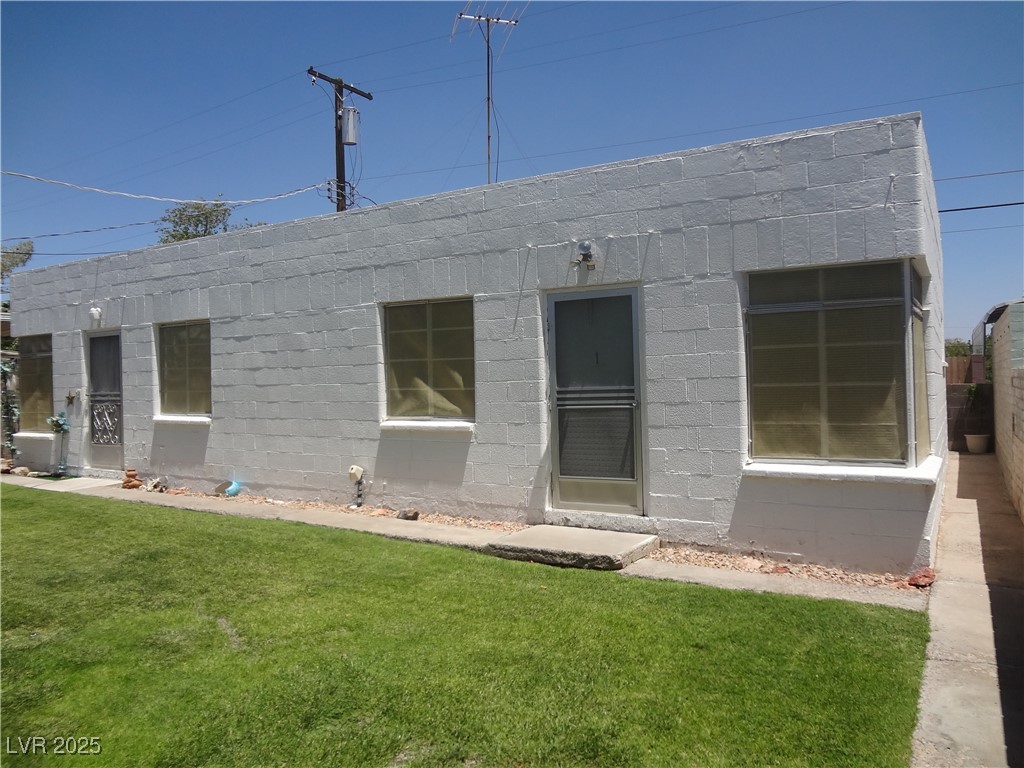 619 C, Unit 1 Boulder City, NV 89005 - Photo 2 of 8 Entry from front yard