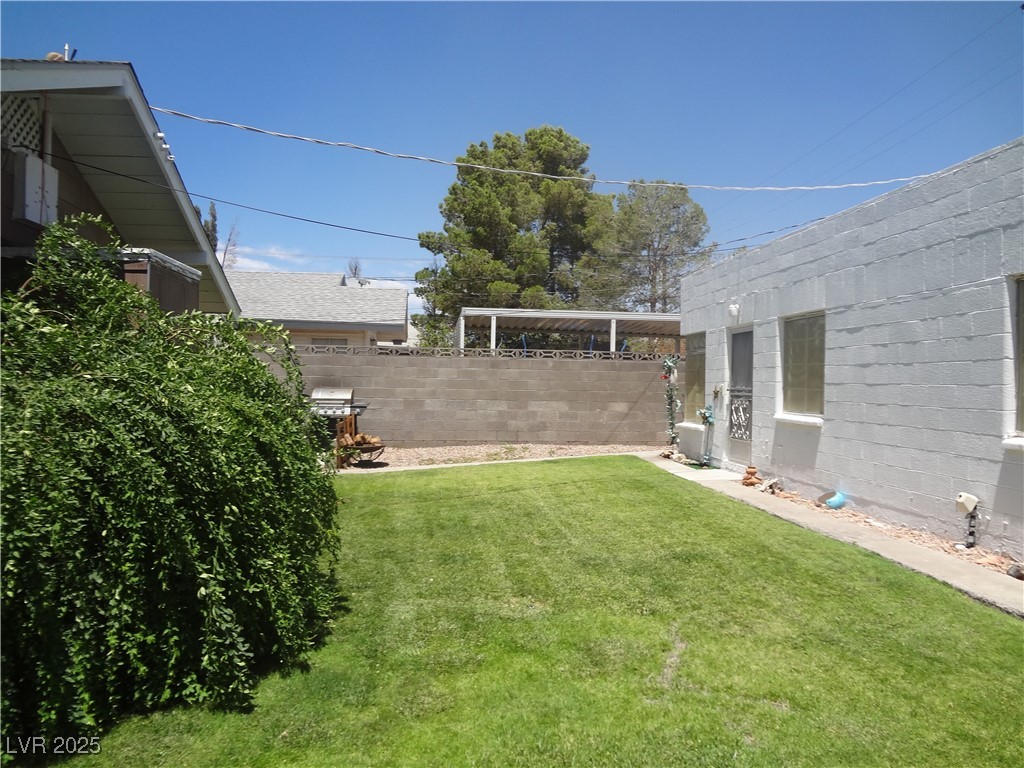 619 C, Unit 1 Boulder City, NV 89005 - Photo 3 of 8 View of shared yard