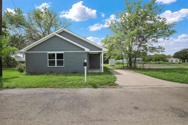 $1,275 | 317 Jones Street, Bonham, TX 75418