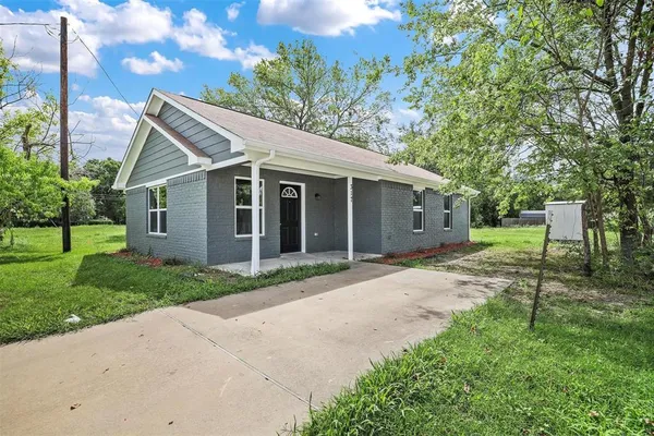$1,275 | 317 Jones Street, Bonham, TX 75418