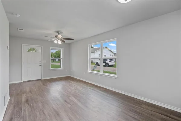 $1,275 | 317 Jones Street, Bonham, TX 75418