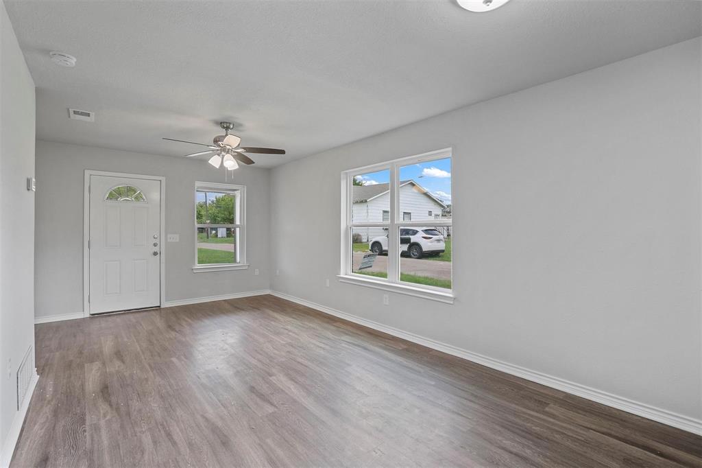 317 Jones Street Bonham, TX 75418 - Photo 2 of 15