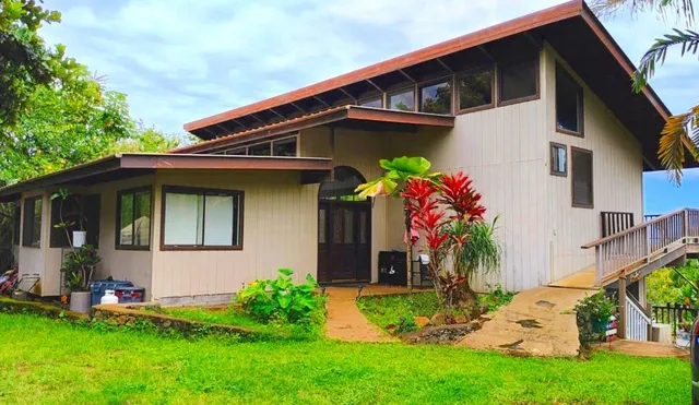 a front view of house with yard