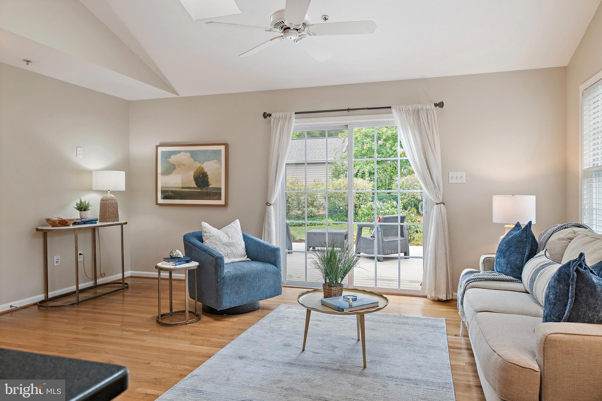 129 Gibson Road Annapolis, MD 21401 - Photo 22 of 50 a living room with furniture and a window