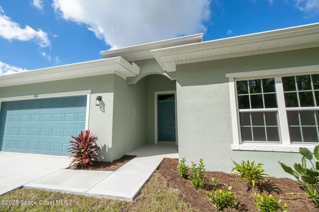 $339,000 | 826 Hartsdale Avenue Southwest, Palm Bay, FL 32908