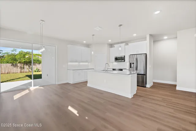 $339,000 | 826 Hartsdale Avenue Southwest, Palm Bay, FL 32908