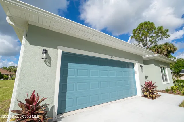 $339,000 | 826 Hartsdale Avenue Southwest, Palm Bay, FL 32908