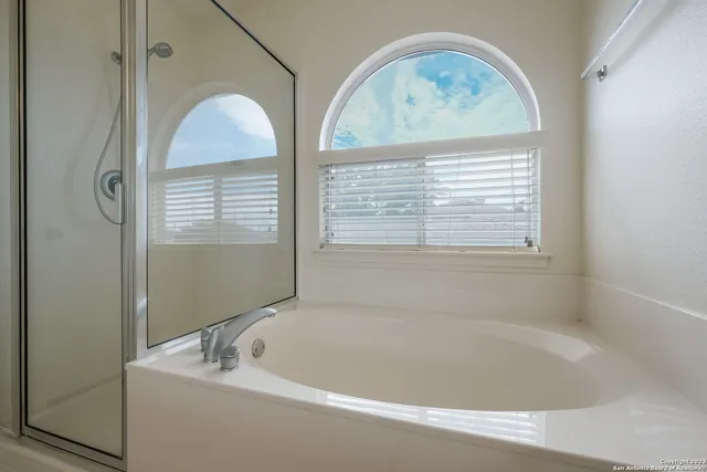 $1,950 | 13526 Riverbank Pass, Helotes, TX 78023