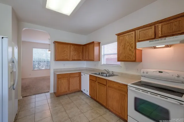 $1,950 | 13526 Riverbank Pass, Helotes, TX 78023