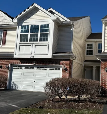 $2,599 | 254 South Oak Creek Lane, Unit 254, Romeoville, IL 60446