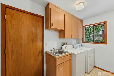 $1,250,000 | 21022 Northeast 32nd Place, Sammamish, WA 98074