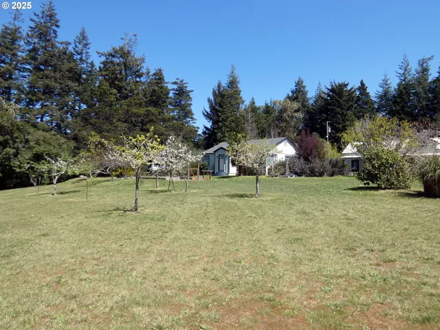 $1,100,000 | 47615 Oregon Coast Highway, Bandon, OR 97411