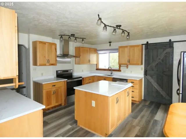 $1,100,000 | 47615 Oregon Coast Highway, Bandon, OR 97411