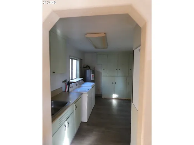 $1,100,000 | 47615 Oregon Coast Highway, Bandon, OR 97411