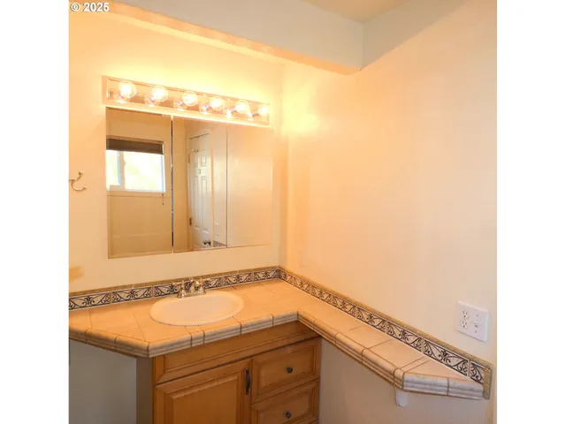 $1,100,000 | 47615 Oregon Coast Highway, Bandon, OR 97411