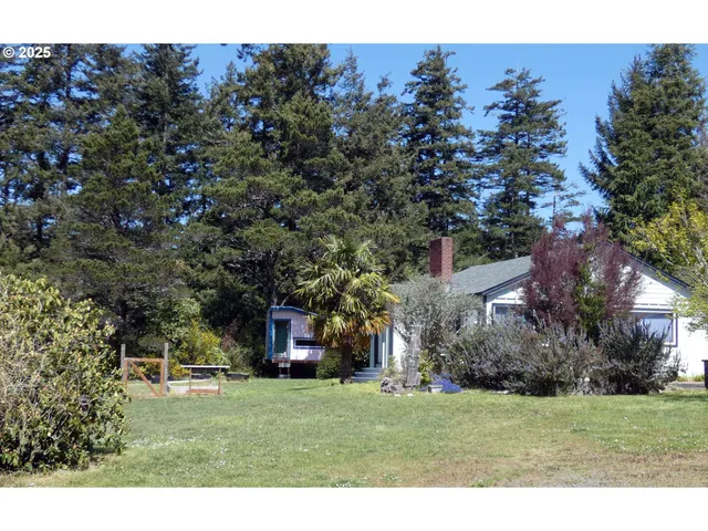 $1,100,000 | 47615 Oregon Coast Highway, Bandon, OR 97411