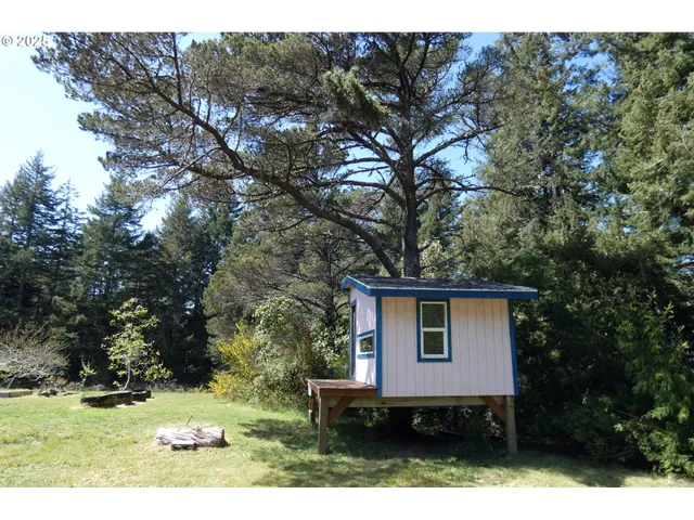 $1,100,000 | 47615 Oregon Coast Highway, Bandon, OR 97411