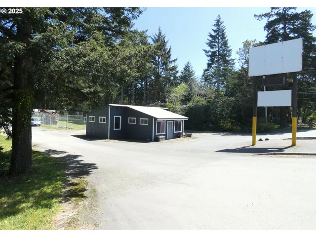 $1,100,000 | 47615 Oregon Coast Highway, Bandon, OR 97411