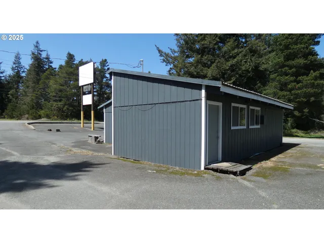 $1,100,000 | 47615 Oregon Coast Highway, Bandon, OR 97411