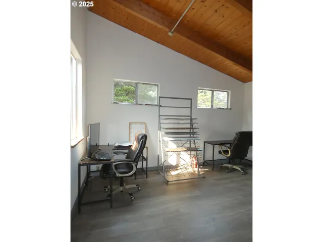 $1,100,000 | 47615 Oregon Coast Highway, Bandon, OR 97411