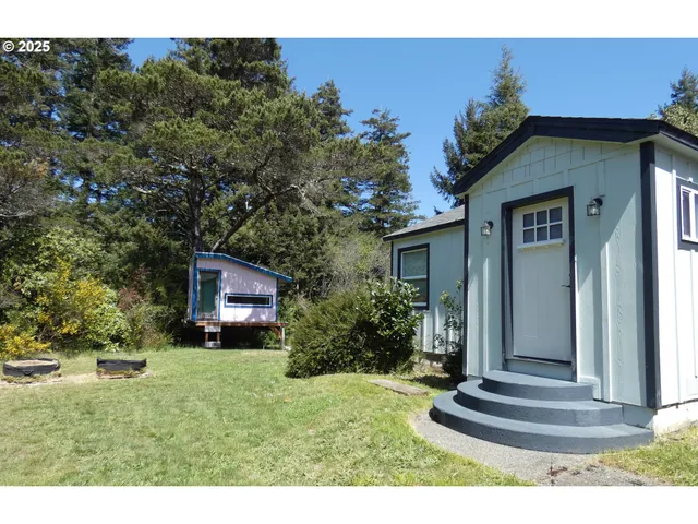 $1,100,000 | 47615 Oregon Coast Highway, Bandon, OR 97411